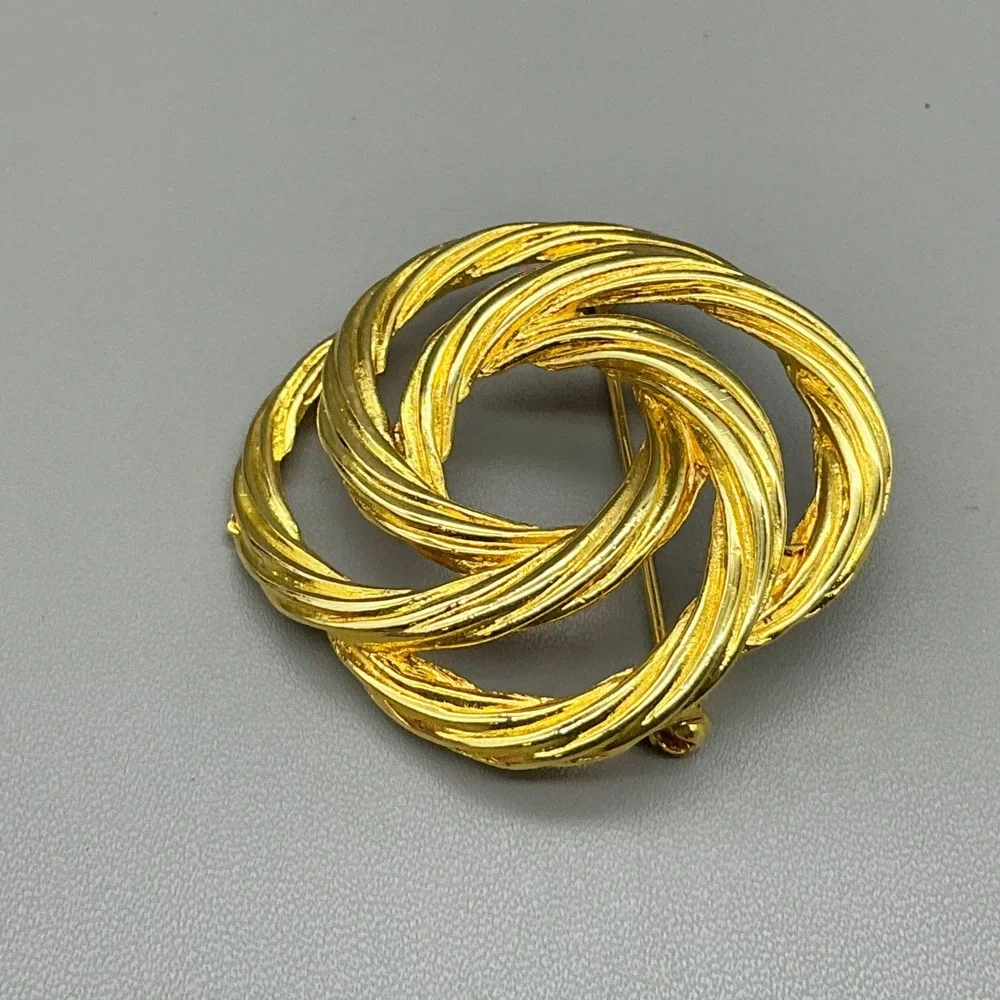 Twisted Rope Knot Brooch Pin Women Gold Tone Textured Round Circular Jewelry